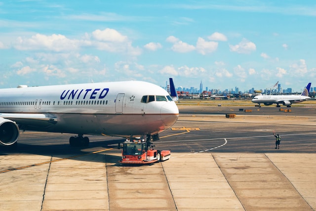 When Do Planes Start Boarding - United Airlines?